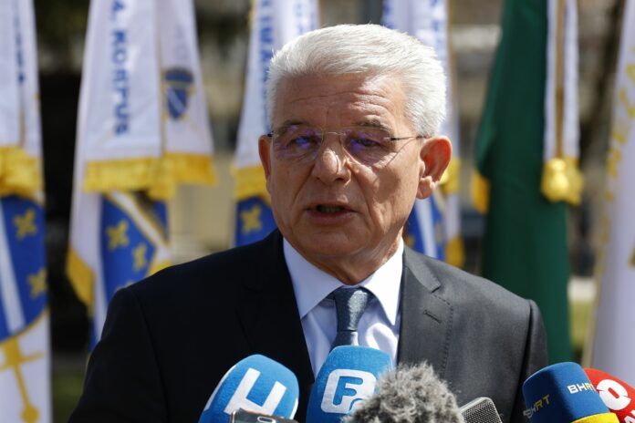 Džaferović: Čuvamo tradiciju naše Armije, hrabrost, pravednost i multietničnost Džaferović: Čuvamo tradiciju naše Armije, hrabrost, pravednost i multietničnost