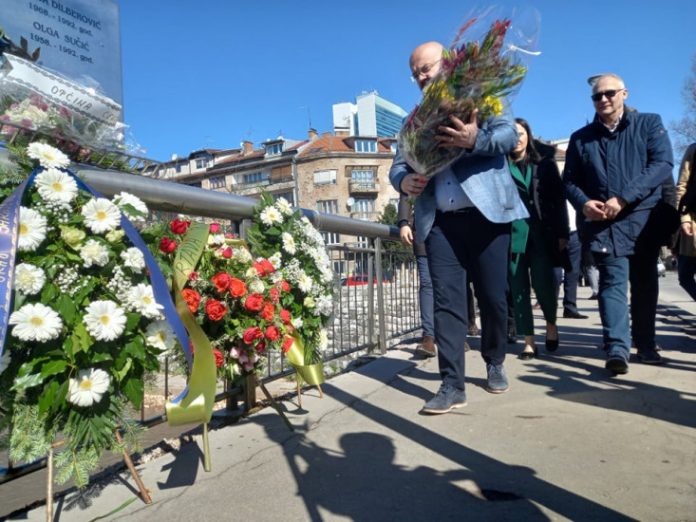 Obilježavanje 30 godina opsade na mostu Suade i Olge: Sarajevo je herojski grad i najbolji i najveći dokaz neuništivosti Obilježavanje 30 godina opsade na mostu Suade i Olge: Sarajevo je herojski grad i najbolji i najveći dokaz neuništivosti