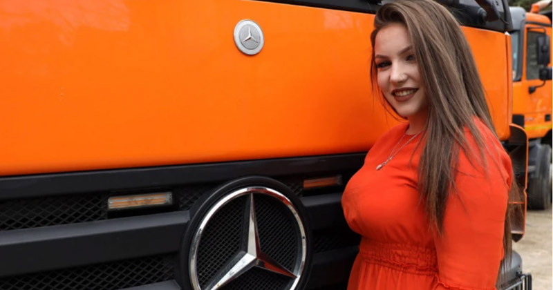 JOVANA (21) VOZI KAMIONE, BAGERE, AUTOMOBILE I DOBIJA PONUDE ZA BRAK NA SVAKOM ĆOŠKU! JOVANA (21) VOZI KAMIONE, BAGERE, AUTOMOBILE I DOBIJA PONUDE ZA BRAK NA SVAKOM ĆOŠKU!