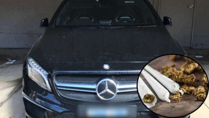MOSTARKE IZ MERCEDESA POLICIJI PREDALE PRAH I MARIHUANU, MOSTARAC SE DROGIRAO NA ZADNJEM SJEDIŠTU MOSTARKE IZ MERCEDESA POLICIJI PREDALE PRAH I MARIHUANU, MOSTARAC SE DROGIRAO NA ZADNJEM SJEDIŠTU