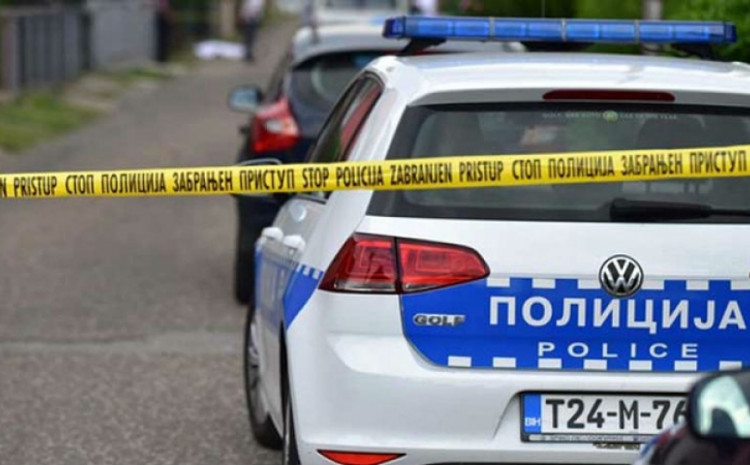 U Banjoj Luci udario osobu flašom u glavu, pa mu zabio nož u predjelu grudnog koša, nakon toga uhapšen U Banjoj Luci udario osobu flašom u glavu, pa mu zabio nož u predjelu grudnog koša, nakon toga uhapšen