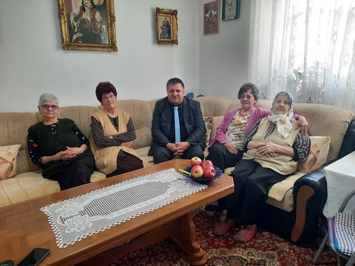 Maglaj : Načelnik Mahmutagić posjetio četiri sestre koje zajedno imaju više od 300 godina