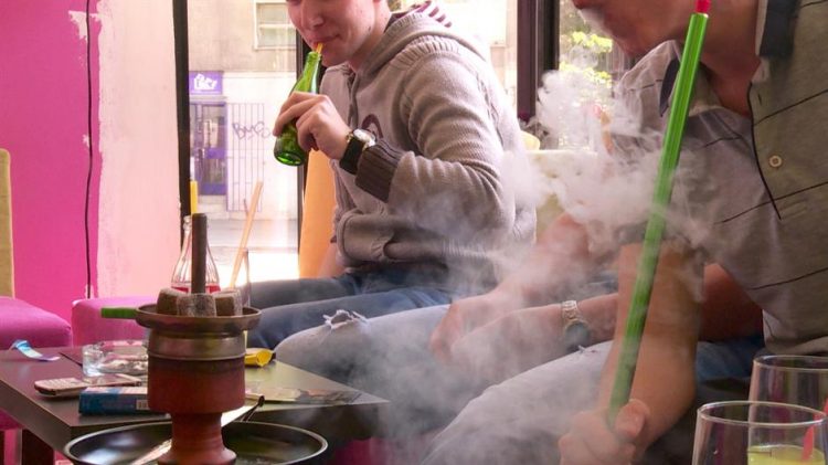 "Ramazan nije šiša na čaršiji do zore pa spavanjac do iftara. Ramazan je da se gladan i žedan istreniraš na sabur i mir" "Ramazan nije šiša na čaršiji do zore pa spavanjac do iftara. Ramazan je da se gladan i žedan istreniraš na sabur i mir"