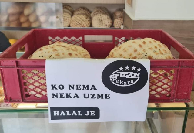 Pekara dijeli besplatno somune: Ko nema, neka uzme, halal je… Pekara dijeli besplatno somune: Ko nema, neka uzme, halal je…