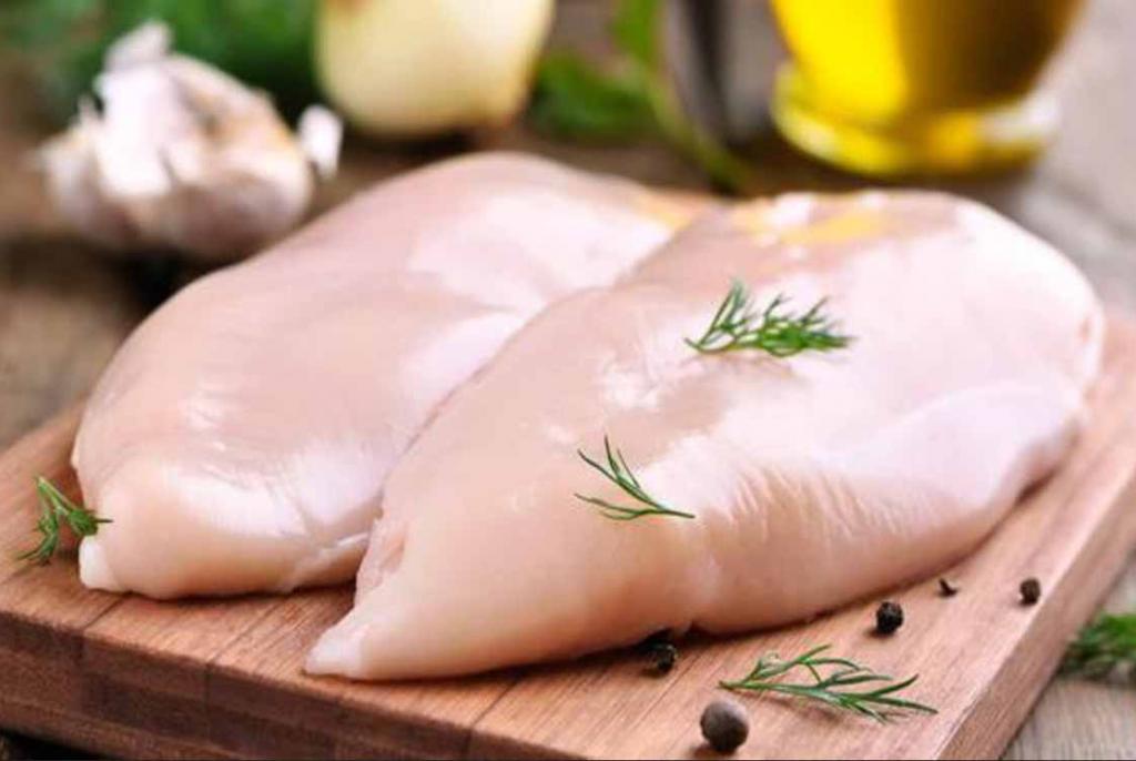 Piletina nikad skuplja, kilogram bijelog mesa do 15 KM Piletina nikad skuplja, kilogram bijelog mesa do 15 KM