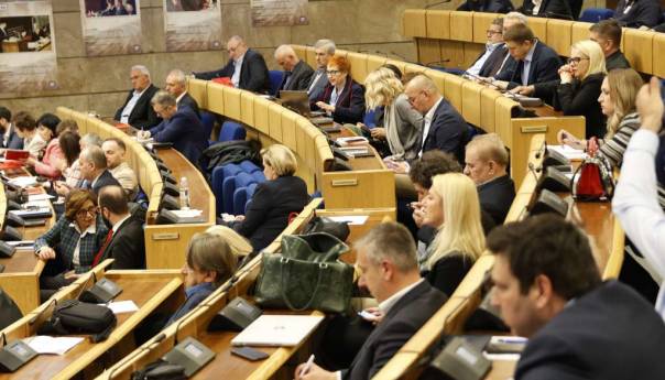 Povećanje boračkih naknada: Parlament prihvatio set zakona Povećanje boračkih naknada: Parlament prihvatio set zakona
