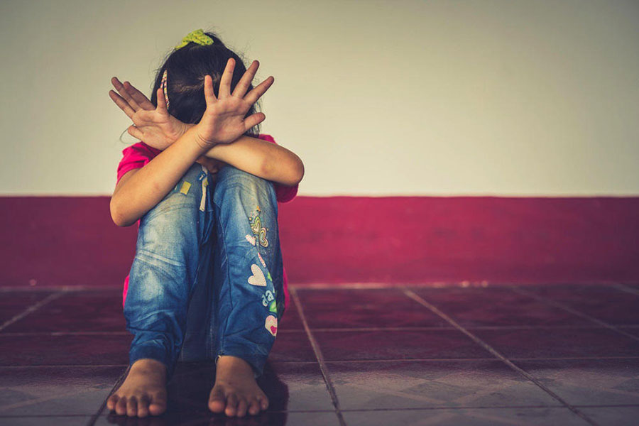 JEDNA MAJKA PRETUKLA DIJETE JER SE UPIŠKULO, DRUGA SVOJIH ŠESTERO MALIŠANA NIJE HTJELA UPISATI U ŠKOLU JEDNA MAJKA PRETUKLA DIJETE JER SE UPIŠKULO, DRUGA SVOJIH ŠESTERO MALIŠANA NIJE HTJELA UPISATI U ŠKOLU