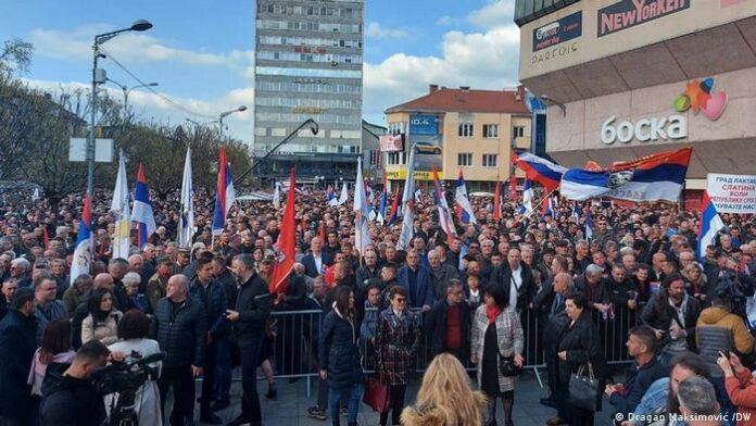 SRBI NA SKUPU U BANJOJ LUCI UPITANI JESU LI GENOCIDAN NAROD, ONI ODGOVORILI DA JESU SRBI NA SKUPU U BANJOJ LUCI UPITANI JESU LI GENOCIDAN NAROD, ONI ODGOVORILI DA JESU