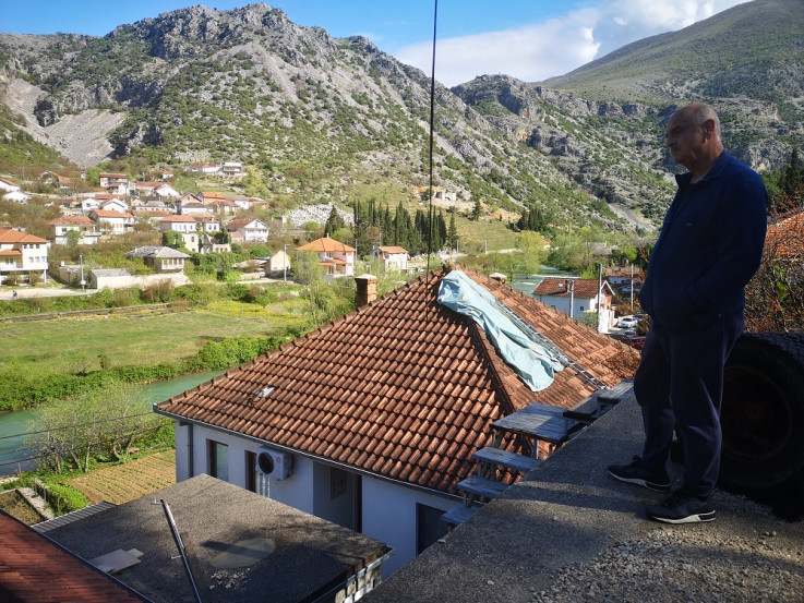 Šokantne fotografije kuće u kojoj je poginula Elmira Sefo, ogromna stijena s brda probila krov!