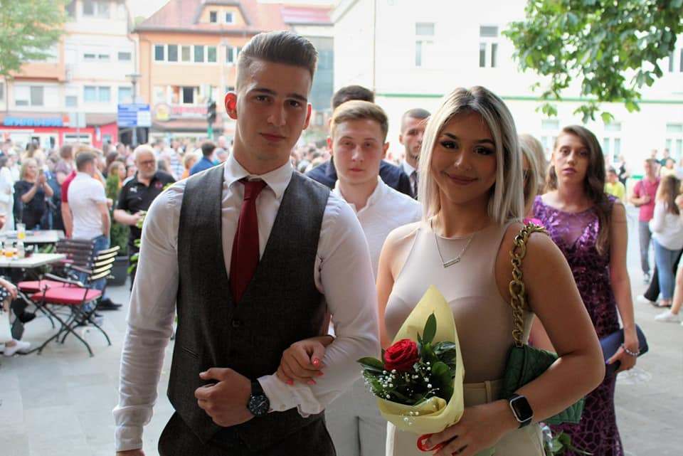 Svečani ispraćaj maturanata Mješovite srednje škole Svečani ispraćaj maturanata Mješovite srednje škole