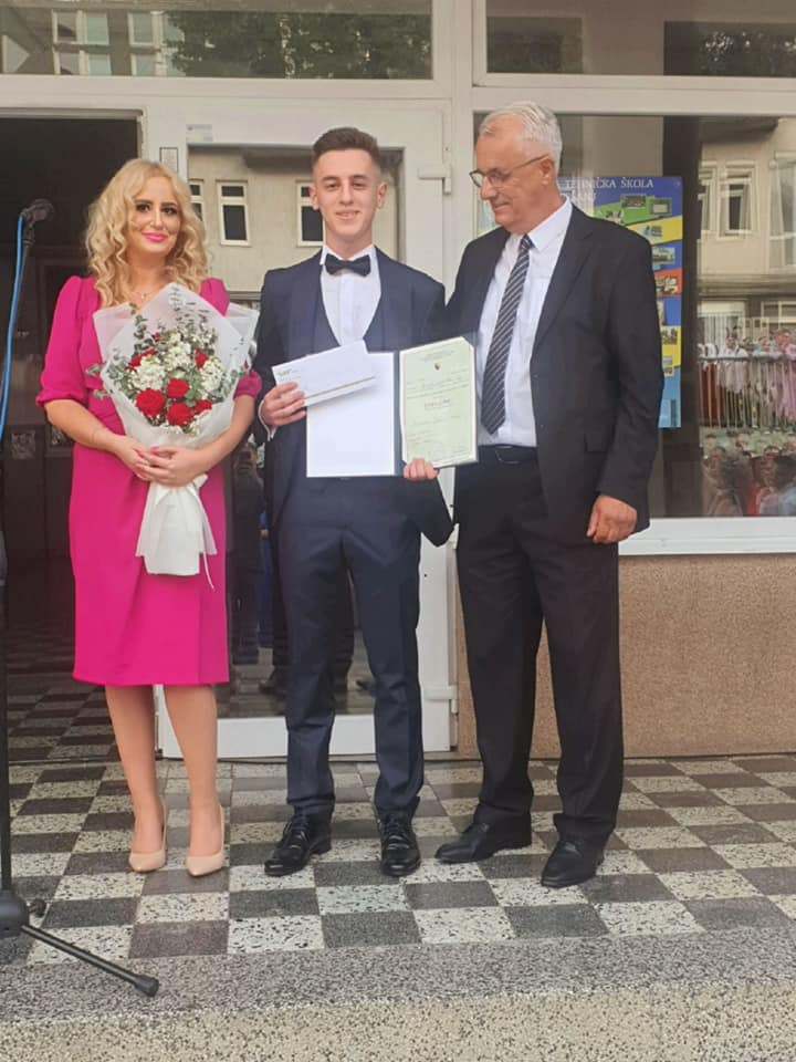 Svečani ispraćaj maturanata Mješovite srednje škole Svečani ispraćaj maturanata Mješovite srednje škole