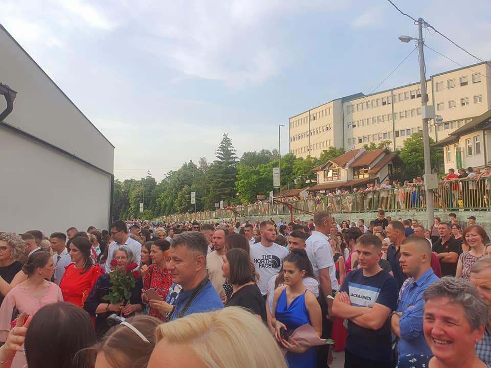 Svečani ispraćaj maturanata Mješovite srednje škole Svečani ispraćaj maturanata Mješovite srednje škole