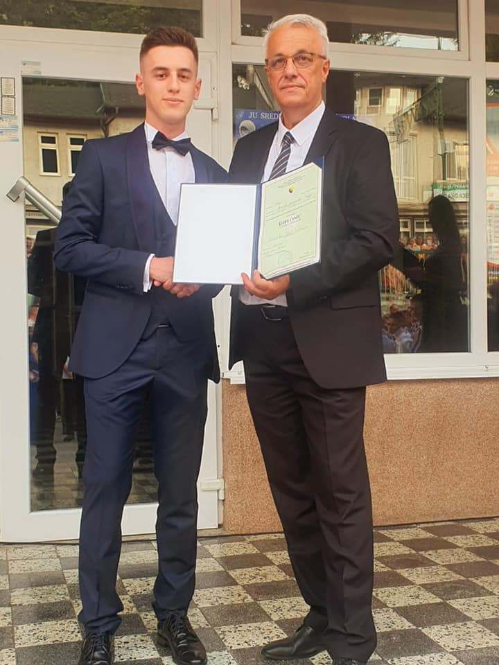 Svečani ispraćaj maturanata Mješovite srednje škole Svečani ispraćaj maturanata Mješovite srednje škole