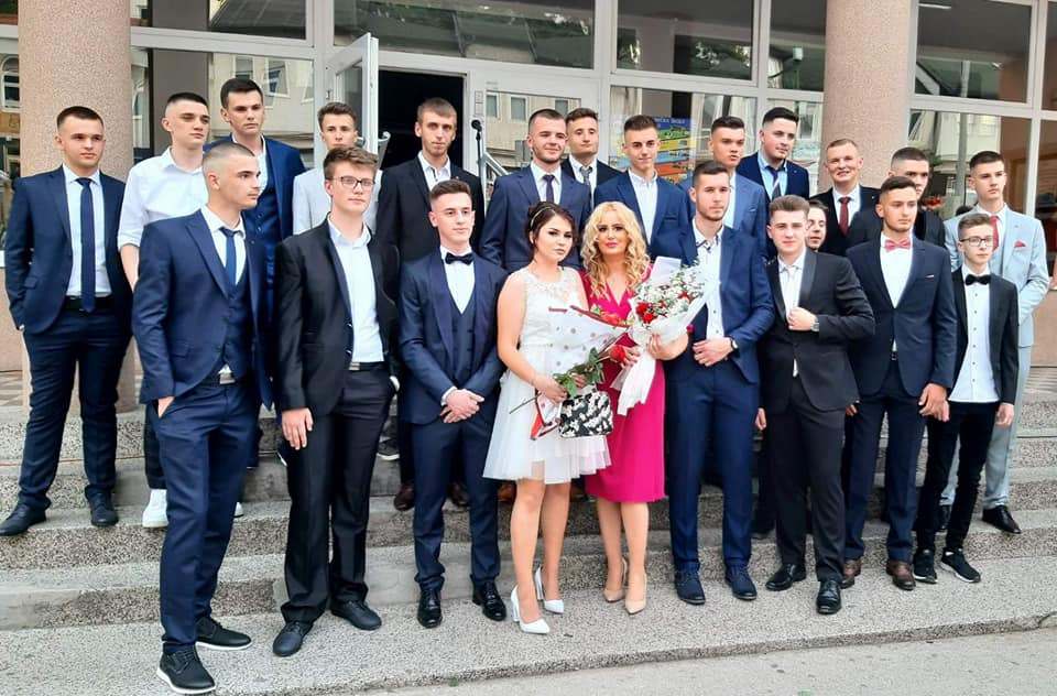 Svečani ispraćaj maturanata Mješovite srednje škole Svečani ispraćaj maturanata Mješovite srednje škole