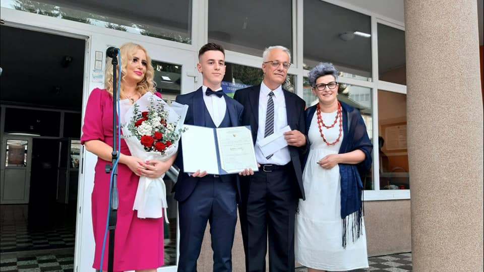 Svečani ispraćaj maturanata Mješovite srednje škole Svečani ispraćaj maturanata Mješovite srednje škole
