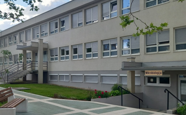 Užas u Bugojnu: Psihički bolesnik brutalno pretukao medicinsku sestru, direktorica bolnice novinaru "Avaza" spustila slušalicu! Užas u Bugojnu: Psihički bolesnik brutalno pretukao medicinsku sestru, direktorica bolnice novinaru "Avaza" spustila slušalicu!