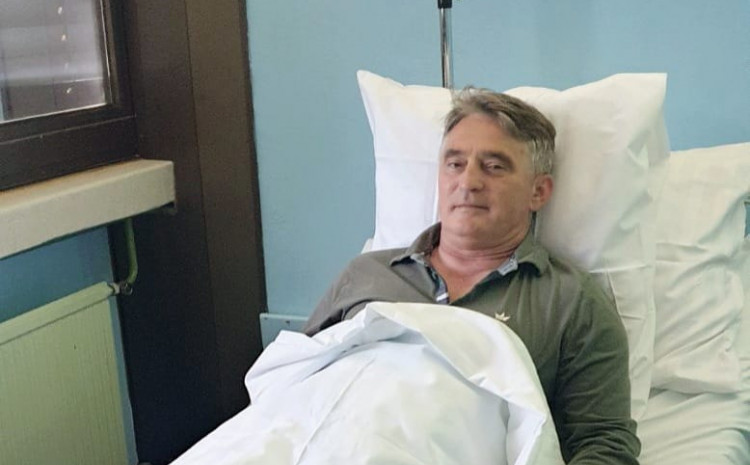 Oglasio se Željko Komšić: Podvrgnut sam neophodnoj operaciji kičme, osjećam se dobro Oglasio se Željko Komšić: Podvrgnut sam neophodnoj operaciji kičme, osjećam se dobro