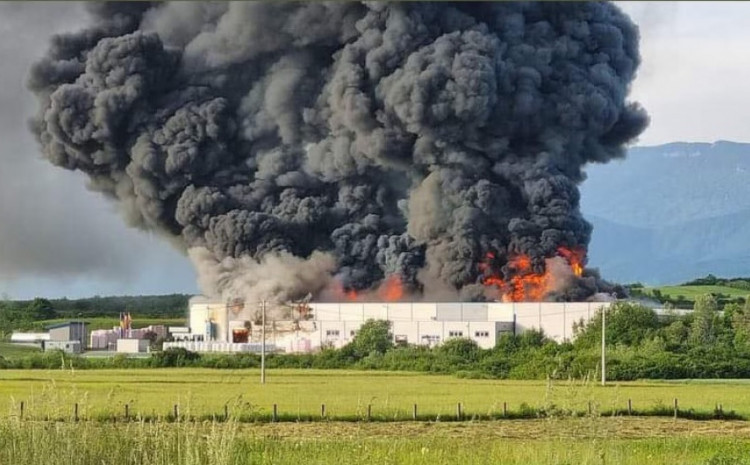 Direktor izgorjele fabrike iz Bihaća: Svi će ostati prijavljeni i na platnom spisku