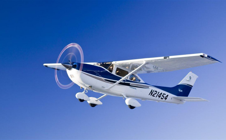 Avion sa četiri putnika se srušio kod Rakovice Avion sa četiri putnika se srušio kod Rakovice