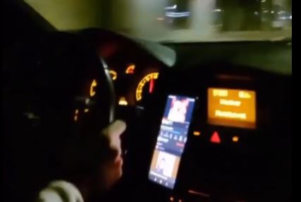 Bez imalo savjesti: Muškarac pojačao muziku “do daske”, pa “mercedesom” divljao po gradu (VIDEO)