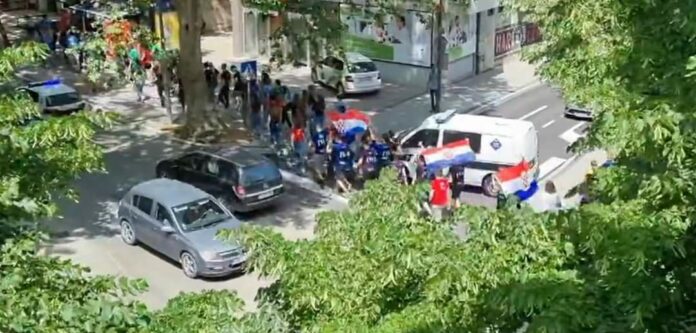 (FOTO) MATURANTI DIVLJALI PO MOSTARU. ZAUSTAVILI SAOBRAĆAJ, PALILI BAKLJE (FOTO) MATURANTI DIVLJALI PO MOSTARU. ZAUSTAVILI SAOBRAĆAJ, PALILI BAKLJE