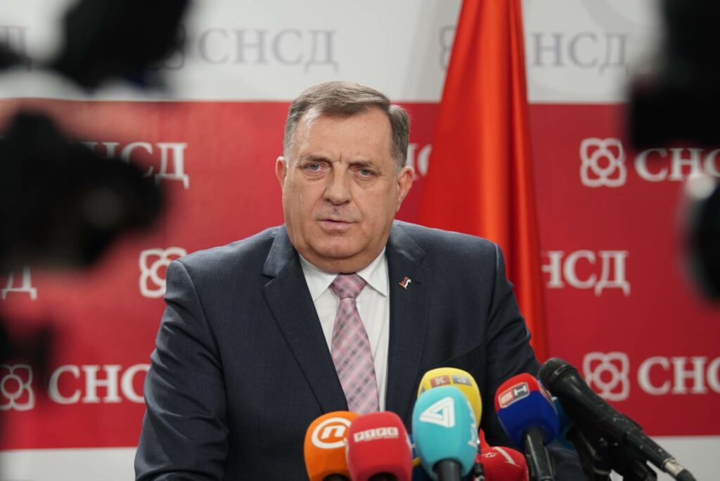 Dodik u predizbornoj kampanji: Mladima, borcima i penzionerima po 100 KM