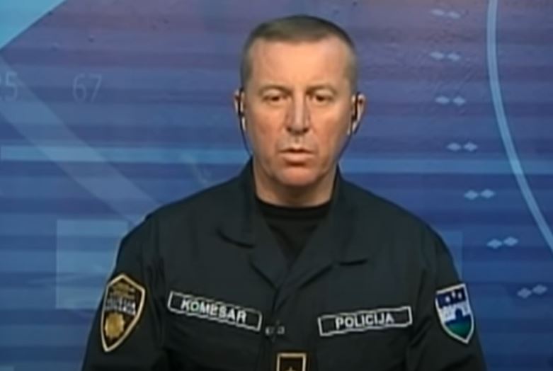 OPTUŽEN ZA ZLOUPOTREBU POLOŽAJA Policijskom komesaru iz Bihaća prijeti pet godina robije OPTUŽEN ZA ZLOUPOTREBU POLOŽAJA Policijskom komesaru iz Bihaća prijeti pet godina robije