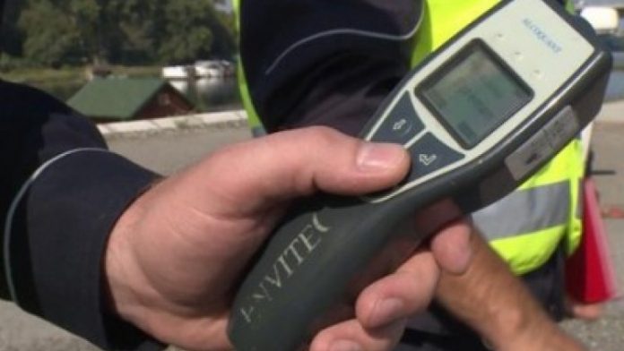 KAO KAMIKAZE NA BH. CESTAMA: UPRAVLJAO VOZILOM SA 4.2 PROMILA ALKOHOLA U KRVI, POLICIJA GA LIŠILA SLOBODE KAO KAMIKAZE NA BH. CESTAMA: UPRAVLJAO VOZILOM SA 4.2 PROMILA ALKOHOLA U KRVI, POLICIJA GA LIŠILA SLOBODE