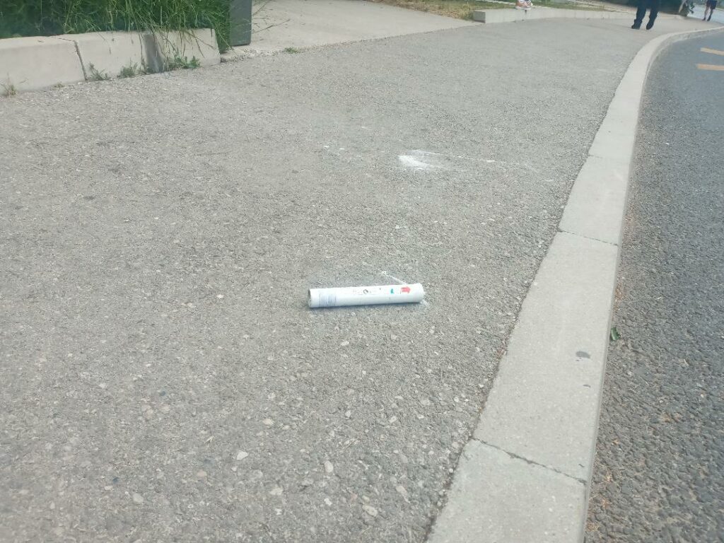 (FOTO) MATURANTI DIVLJALI PO MOSTARU. ZAUSTAVILI SAOBRAĆAJ, PALILI BAKLJE (FOTO) MATURANTI DIVLJALI PO MOSTARU. ZAUSTAVILI SAOBRAĆAJ, PALILI BAKLJE