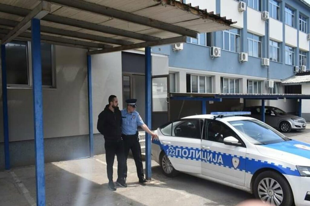 Dobojlija uhapšen u akciji "Plac" zbog šverca droge Dobojlija uhapšen u akciji "Plac" zbog šverca droge