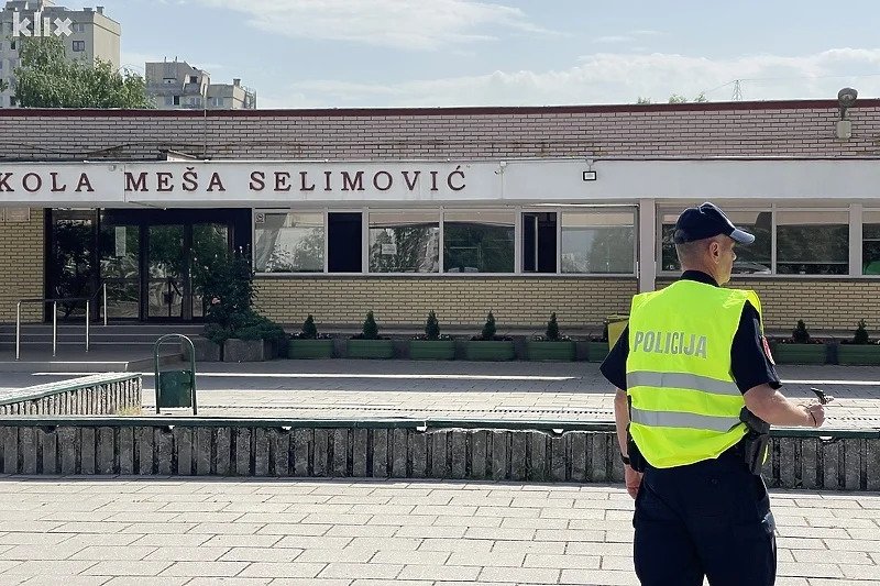 Širom Sarajeva stigle dojave o bombama u osnovnim školama, policija na terenu Širom Sarajeva stigle dojave o bombama u osnovnim školama, policija na terenu