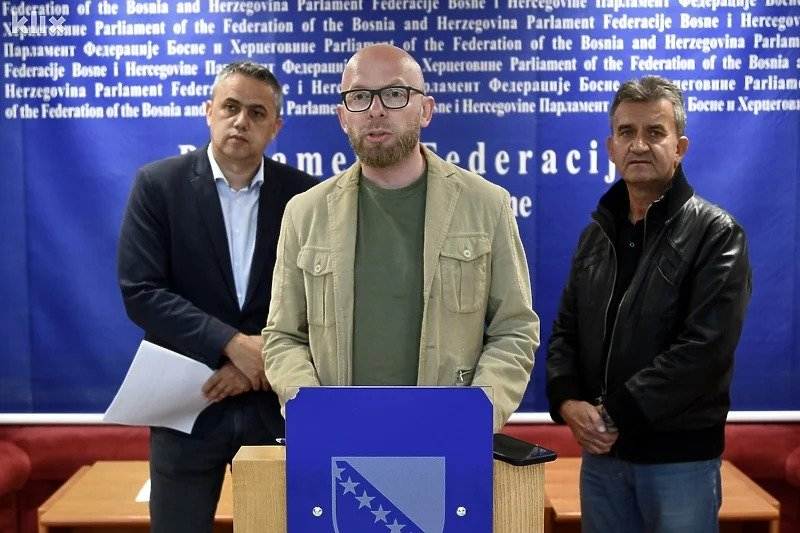 Koalicija Država predlaže: Isplatite nezaposlenima i penzionerima po 400 KM Koalicija Država predlaže: Isplatite nezaposlenima i penzionerima po 400 KM