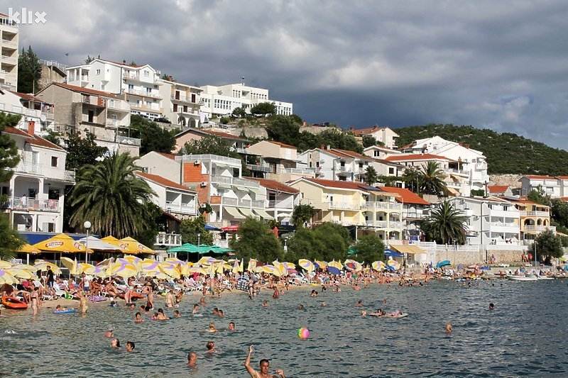 Paprene cijene na Jadranu: Hotelski aranžmani skuplji od ljetovanja u Turskoj i Egiptu Paprene cijene na Jadranu: Hotelski aranžmani skuplji od ljetovanja u Turskoj i Egiptu