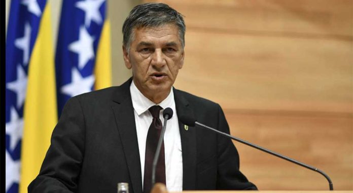 FUAD KASUMOVIĆ: NUĐENO MI JE DA PODRŽIM BAKIRA IZETBEGOVIĆA ZA PREDSJEDNIKA I DA ĆE POVUĆI TUŽBU PROTIV MENE! FUAD KASUMOVIĆ: NUĐENO MI JE DA PODRŽIM BAKIRA IZETBEGOVIĆA ZA PREDSJEDNIKA I DA ĆE POVUĆI TUŽBU PROTIV MENE!