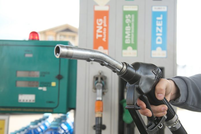 Nevjerovatan podatak: Dizel u FBiH skuplji za 53,2 posto nego lani Nevjerovatan podatak: Dizel u FBiH skuplji za 53,2 posto nego lani