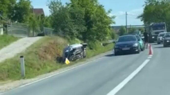 (FOTO) Teška nesreća: U sudaru 3 putnička vozila više povrijeđenih osoba