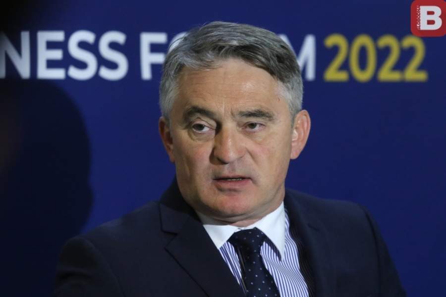ŽELJKO KOMŠIĆ OTVORENO: "Gospodin Džaferović će se obratiti Vijeću sigurnosti UN-a, odjeknuo izvještaj visokog predstavnika Schmidta, opasne namjere Čovića i Dodika..." ŽELJKO KOMŠIĆ OTVORENO: "Gospodin Džaferović će se obratiti Vijeću sigurnosti UN-a, odjeknuo izvještaj visokog predstavnika Schmidta, opasne namjere Čovića i Dodika..."