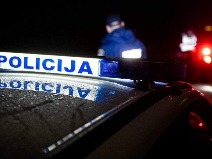 SAMO U BIH: Nije dobio stvari na veresiju, šakom udario vlasnika prodavnice, izvadio nož... SAMO U BIH: Nije dobio stvari na veresiju, šakom udario vlasnika prodavnice, izvadio nož...
