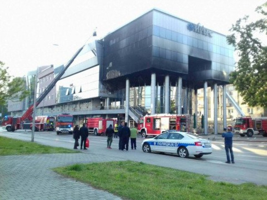 Veliki požar u Banjaluci, gorjela zgrada IRB (VIDEO) Veliki požar u Banjaluci, gorjela zgrada IRB (VIDEO)