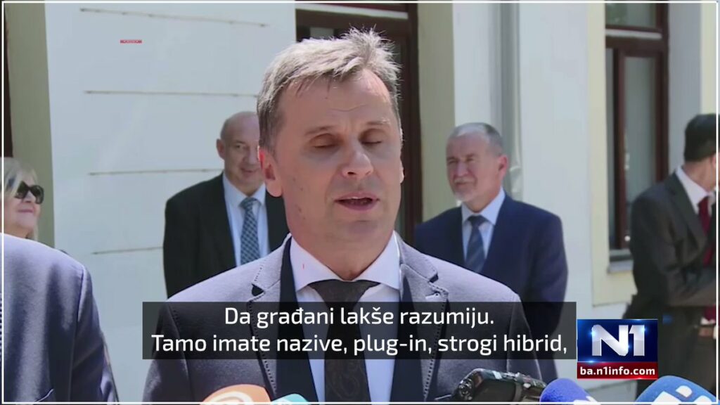 NOVALIĆ OBJASNIO GRAĐANIMA ŠTA JE ELEKTRIČNO VOZILO: “IMA UTIČNICU…” NOVALIĆ OBJASNIO GRAĐANIMA ŠTA JE ELEKTRIČNO VOZILO: “IMA UTIČNICU…”