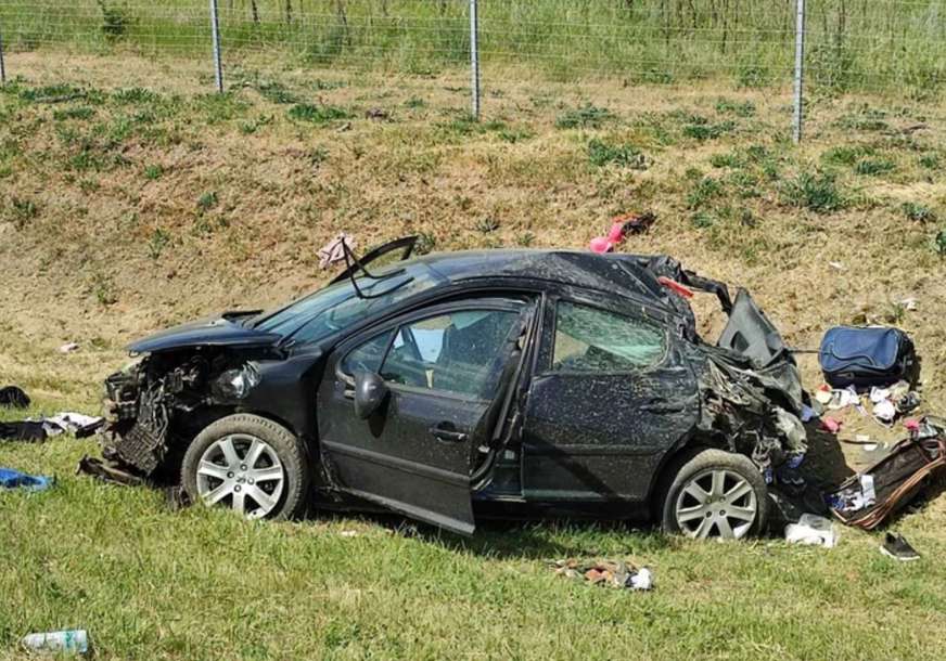 U stravičnom udesu poginuo muškarac, četvoro povrijeđeno: Ljekari se bore za život sedmogodišnje djevojčice i žene