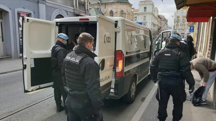 Alarmantna situacija: Pročitajte tekst prijeteće poruke koju su dobile škole u Sarajevu Alarmantna situacija: Pročitajte tekst prijeteće poruke koju su dobile škole u Sarajevu