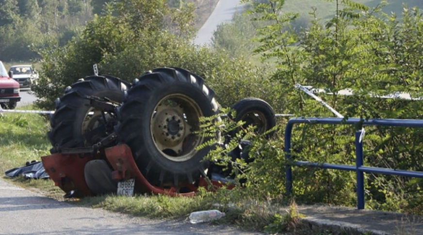 Teška nesreća : Poginuo traktorista, povrijeđene dvije osobe