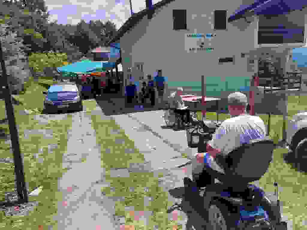 Na izletištu "Matoševe Dubrave " u Mravićima organizovano druženje osoba sa invaliditetom Na izletištu "Matoševe Dubrave " u Mravićima organizovano druženje osoba sa invaliditetom