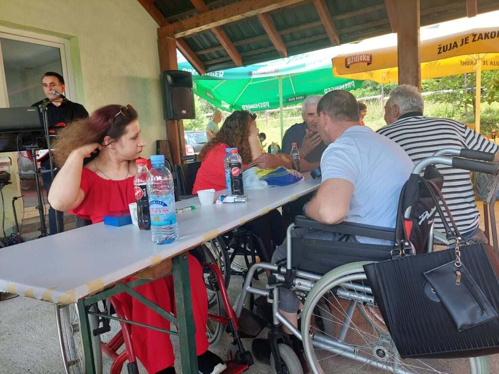Na izletištu "Matoševe Dubrave " u Mravićima organizovano druženje osoba sa invaliditetom Na izletištu "Matoševe Dubrave " u Mravićima organizovano druženje osoba sa invaliditetom