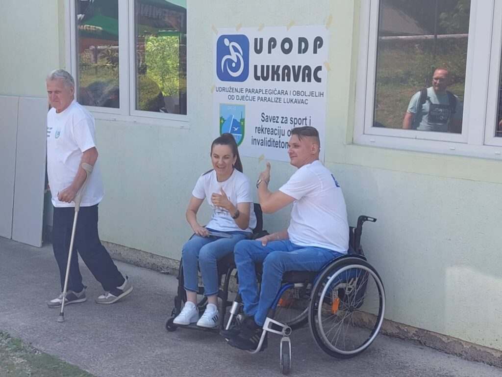 Na izletištu "Matoševe Dubrave " u Mravićima organizovano druženje osoba sa invaliditetom