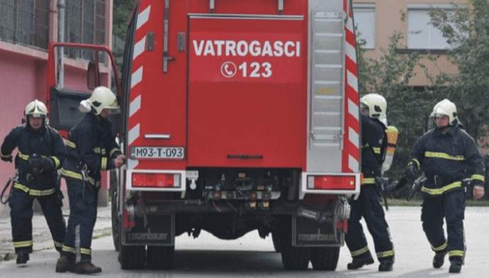 Vatra i voda ne poznaju granice: Vatrogasci iz RS-a i FBiH kao pomoć jedni drugima Vatra i voda ne poznaju granice: Vatrogasci iz RS-a i FBiH kao pomoć jedni drugima