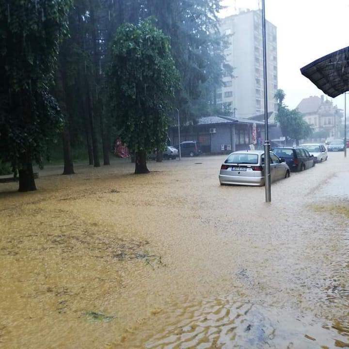 BOSANSKI NOVI POD VODOM: OBILNE PADAVINE NAPRAVILE PROBLEM