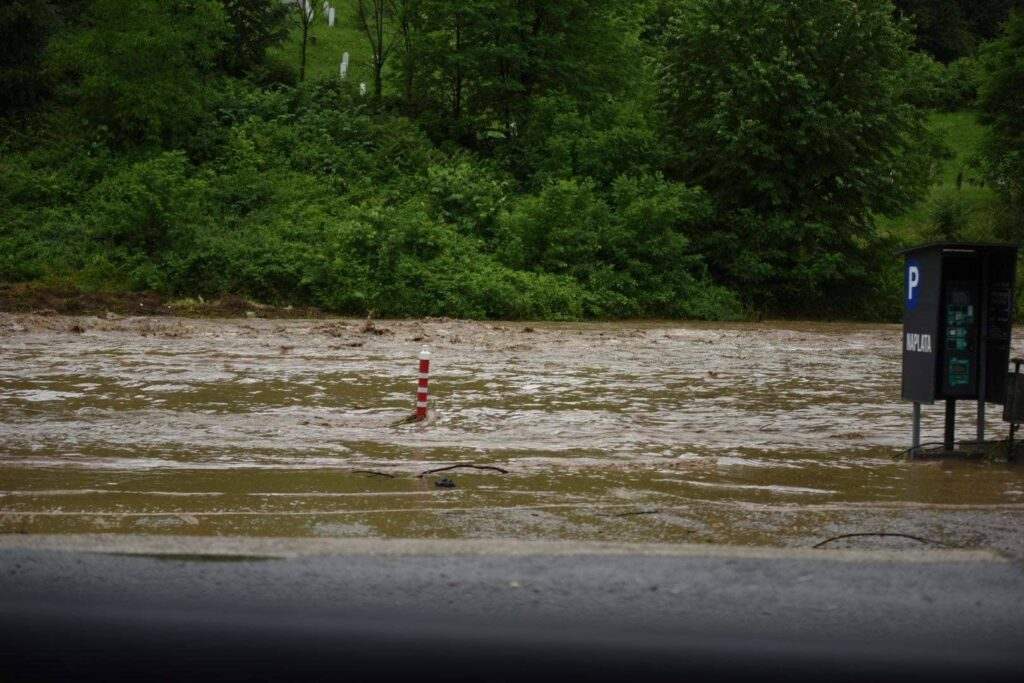 FOTO: TEŠANJ SE BORI SA POSLJEDICAMA VELIKE POPLAVE