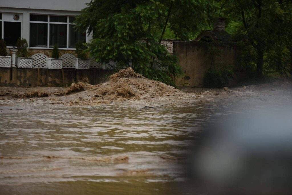 FOTO: TEŠANJ SE BORI SA POSLJEDICAMA VELIKE POPLAVE